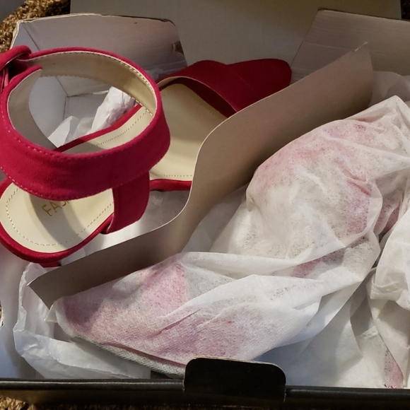 Fuchsia Heels - Picture 7 of 7